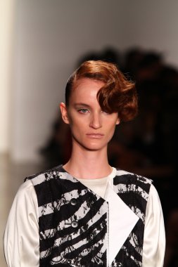 alexandre herchcovitch Show'da model yürür