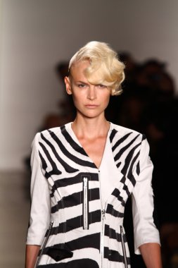 alexandre herchcovitch Show'da model yürür