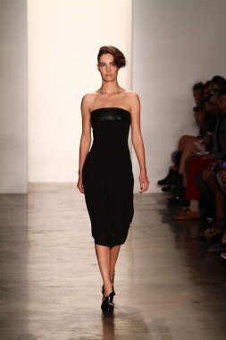 alexandre herchcovitch Show'da model yürür