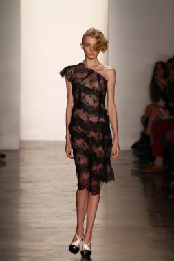 alexandre herchcovitch Show'da model yürür