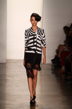 alexandre herchcovitch Show'da model yürür