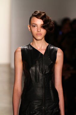 alexandre herchcovitch Show'da model yürür