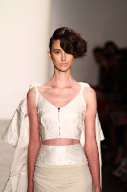 alexandre herchcovitch Show'da model yürür