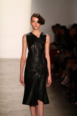 alexandre herchcovitch Show'da model yürür