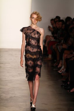 alexandre herchcovitch Show'da model yürür