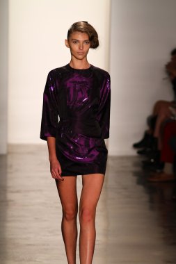 alexandre herchcovitch Show'da model yürür