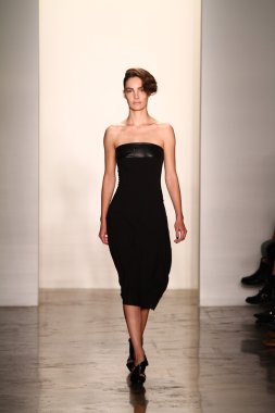 alexandre herchcovitch Show'da model yürür