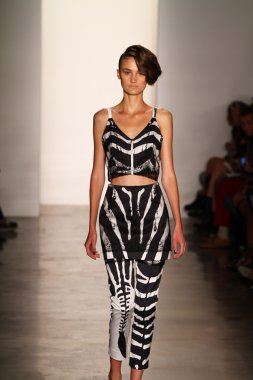 alexandre herchcovitch Show'da model yürür