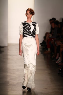 alexandre herchcovitch Show'da model yürür