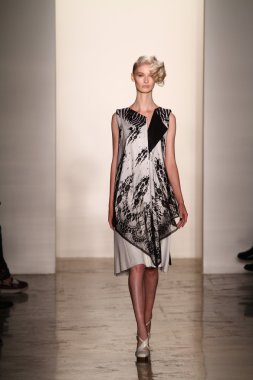 alexandre herchcovitch Show'da model yürür