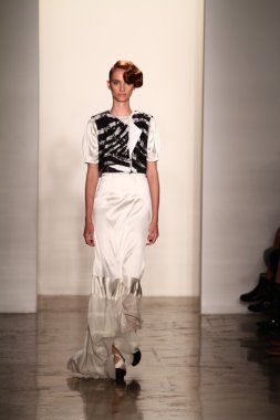 alexandre herchcovitch Show'da model yürür