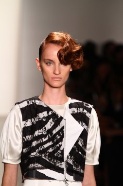 alexandre herchcovitch Show'da model yürür