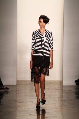 alexandre herchcovitch Show'da model yürür