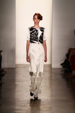 alexandre herchcovitch Show'da model yürür