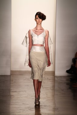 alexandre herchcovitch Show'da model yürür