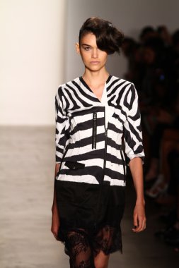 alexandre herchcovitch Show'da model yürür