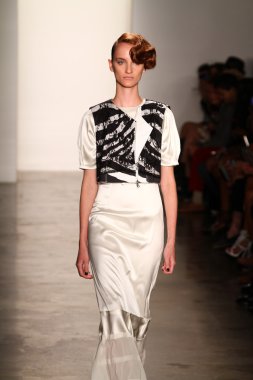 alexandre herchcovitch Show'da model yürür