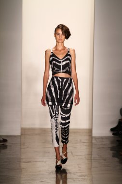 alexandre herchcovitch Show'da model yürür