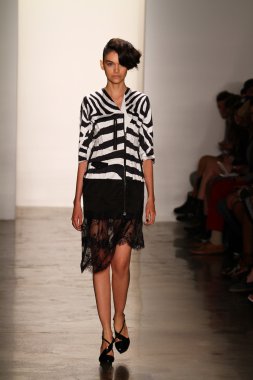 alexandre herchcovitch Show'da model yürür