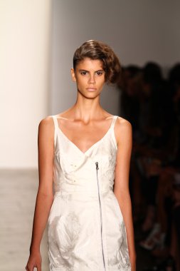 alexandre herchcovitch Show'da model yürür