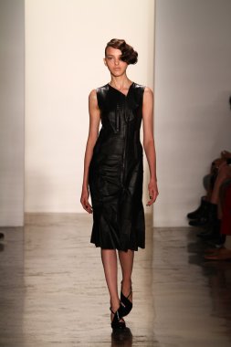 alexandre herchcovitch Show'da model yürür