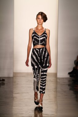 alexandre herchcovitch Show'da model yürür