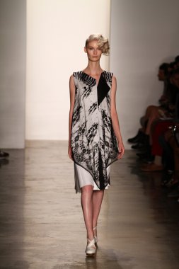 alexandre herchcovitch Show'da model yürür