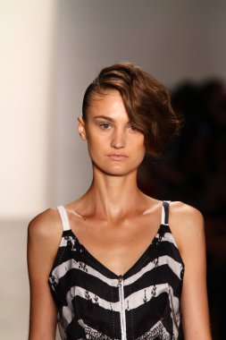 alexandre herchcovitch Show'da model yürür