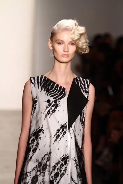 alexandre herchcovitch Show'da model yürür