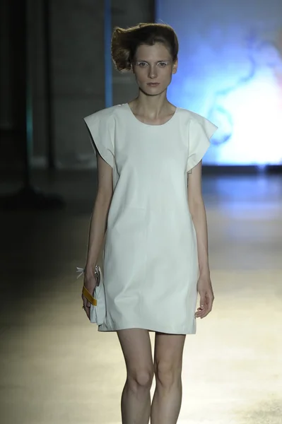 Modelo en MM6 Maison Martin Margiela show — Foto de Stock