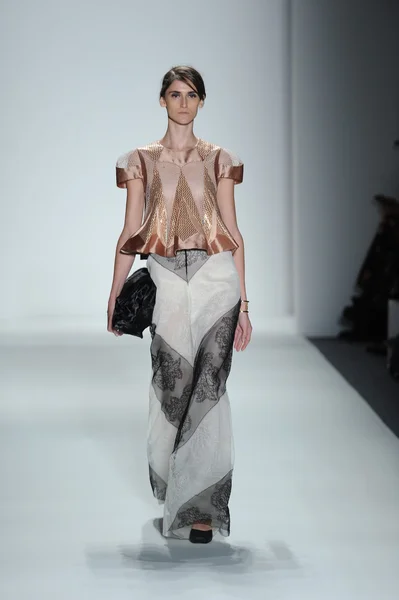 Модель на показе мод Циммермана — стоковое фото