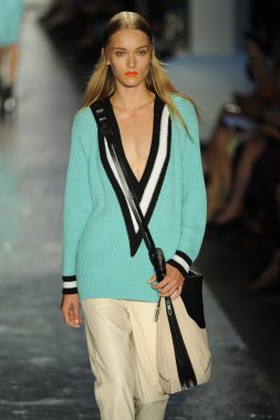 Rag & Bone bayan koleksiyonu Show'da modeli