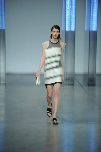 Model walks at Helmut Lang fashion show — Stock Photo, Image