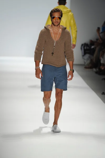 Modell bei nautica men 's fashion show — Stockfoto