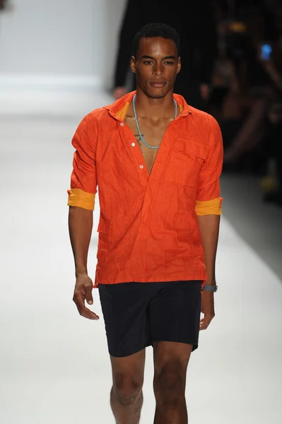 Modell bei nautica men 's fashion show — Stockfoto