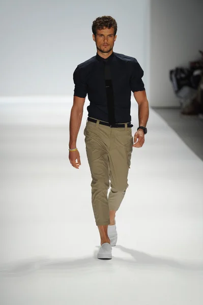 Model at Nautica Men's fashion show — Stock Photo, Image