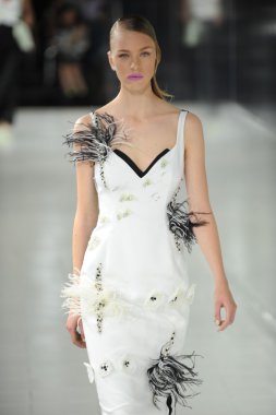 prabal gurung defile, model
