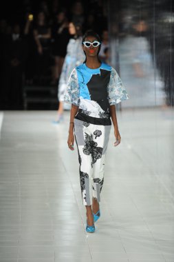 prabal gurung defile, model
