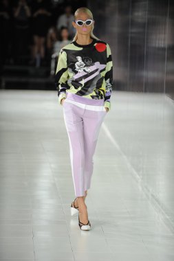 prabal gurung defile, model