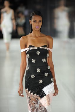 prabal gurung defile, model