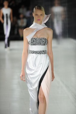 prabal gurung defile, model