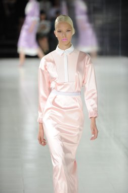 prabal gurung defile, model