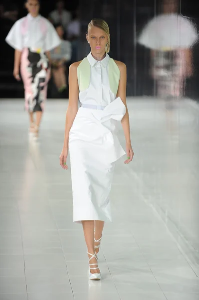 Model op prabal gurung fashion show — Stockfoto