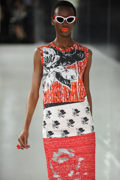 Model at Prabal Gurung fashion show — Stock Photo, Image