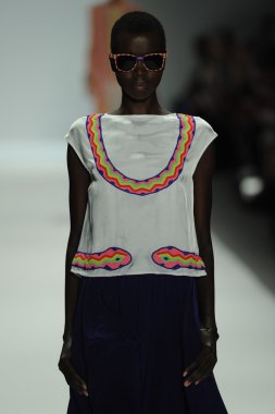 mara, model hoffman defile