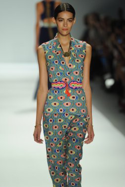 mara, model hoffman defile