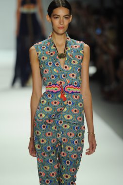 mara, model hoffman defile