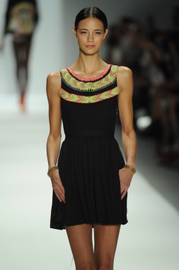 mara, model hoffman defile