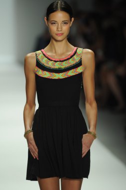 mara, model hoffman defile