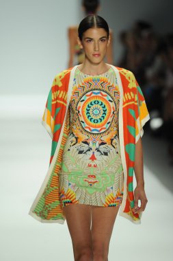 mara, model hoffman defile